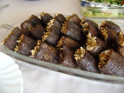 Kıymalı Patlıcan Dolması Tarifi ve Malzemeleri